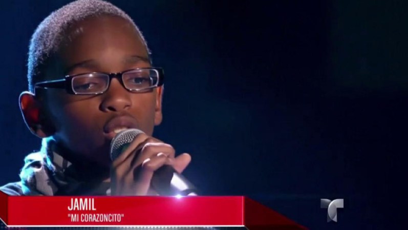 Jamil de 11 años es oriundo de Nueva York cantó la bachata, "No le digas a nadie" con soltura y alegría. Tardó, pero casi hacia el final de la canción Prince Royce se volteó por él ¡y lo sumó para su equipo!