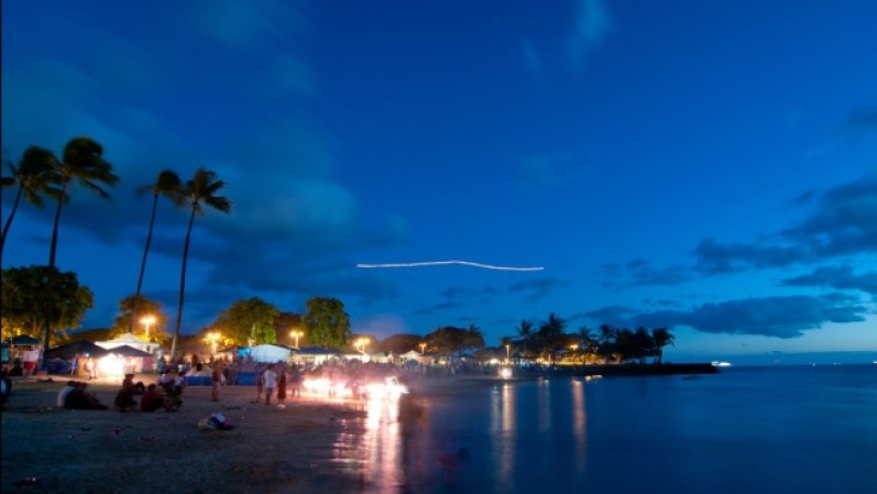 Hawai también es Estados Unidos y el último lugar dónde sigue siendo 4 de julio aunque en Washington ya no lo sea. Celebrarlo en una isla del pacífico, un placer para pocos.