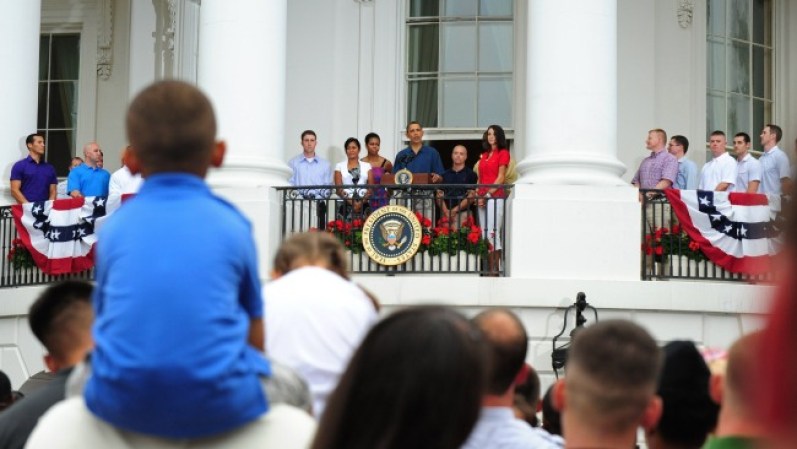 Washington DC, en la capital de la nación el presidente celebra una barbacoa con el staff de la casa blanca. Antes, un discurso para todos los americanos.