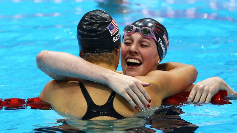 Aquí, la estadounidense Missy Franklin fija un nuevo récord mundial en los 200m dorso y conquista su cuarta medalla en Londres 2012.