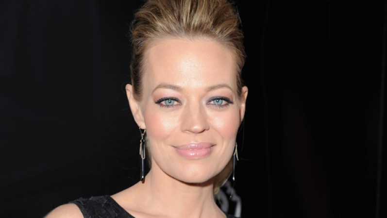 Jeri Ryan. En 1989, esta actriz fue coronada Miss Illinois, y fue tercera finalista en el concurso Miss America en 1990, ganando la competencia preliminar en traje de baño.