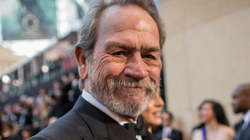 El actor Tommy Lee Jones puso en venta "San Saba Polo Ranch", una propiedad en Florida de más de 50 acres, con dos baños, cuatro habitaciones y establos. Jones le puso un precio de $26,75 millones.