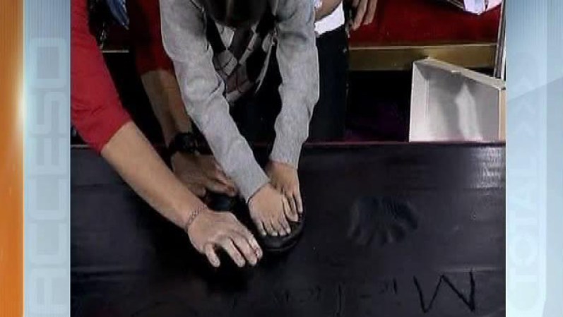Los zapatos de Jackson, también fueron el molde en la estampa de cemento.
