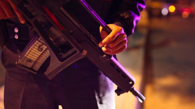 Tras ser elegido en una contienda muy cerrada en el 2006, el Presidente Felipe Calderón arremetió contra el narcotráfico enviando al Ejército a patrullar las calles del País.