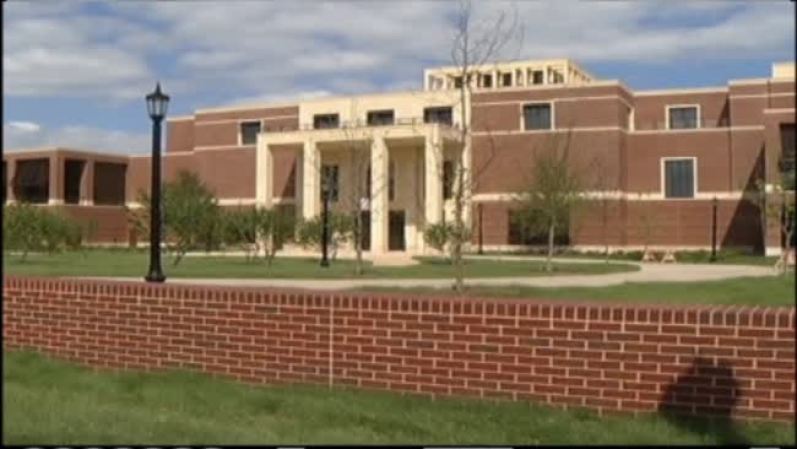 Dicho edificio se convierte en la segunda biblioteca presidencial más grande del país, ya que la más grande sigue siendo la de Ronald Reagan en Simi Valley, California.