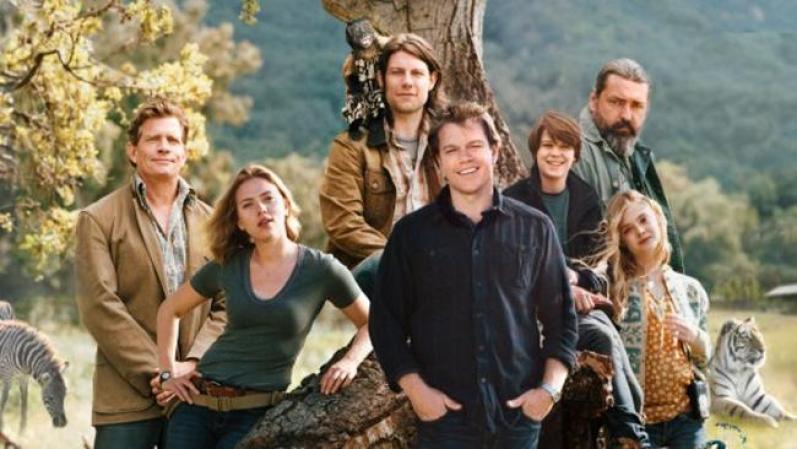 “We Bought a Zoo”. En esta comedia ambientada en el Sur de California, un padre se muda con su familia al campo para renovar y reabrir un zoológico. Con las actuaciones de Matt Damon, Scarlett Johansson, Thomas Haden Church y Elle Fanning. En los cines el 23 de diciembre.