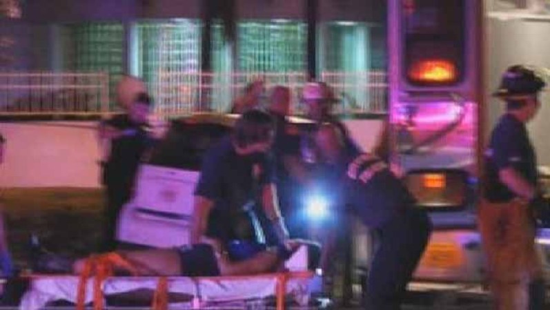 Una persona murió y otra fue hospitalizada en un accidente en el centro de Miami la mañana del miércoles.