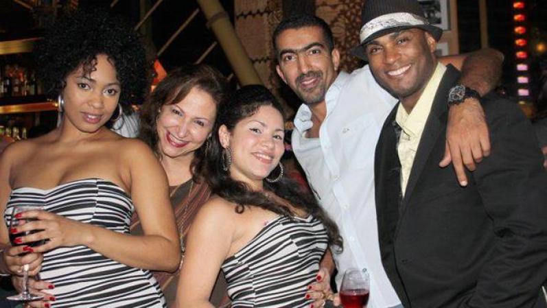 Trabajando, bebiendo, vaya pura diversión. Así vale la pena vivir en Dubai.