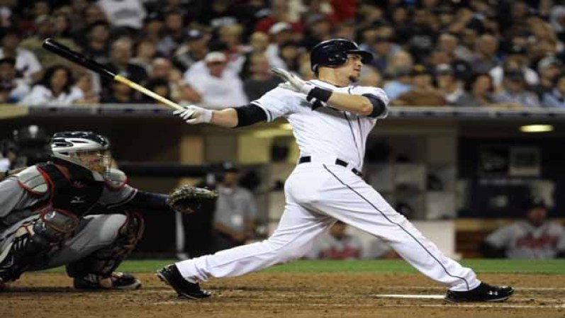 Yasmani Grandal #12 de los Padres de San Diego. catcher. Gana esta temporada $1,240,00. Nombre completo:Yasmani Grandal. Nació:11/8/1988 en La Habana, Cuba. Está suspendido 50 juegos por uso de esteroides.