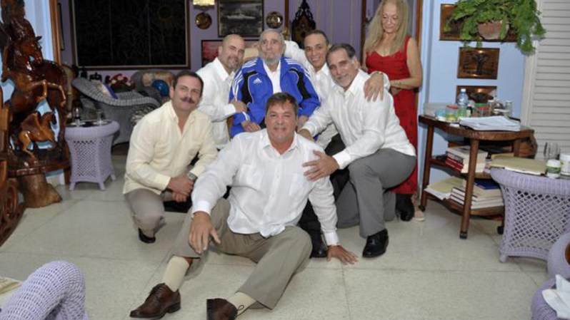 Fidel Castro se reúne con los cinco espías Fidel-espias-cuba