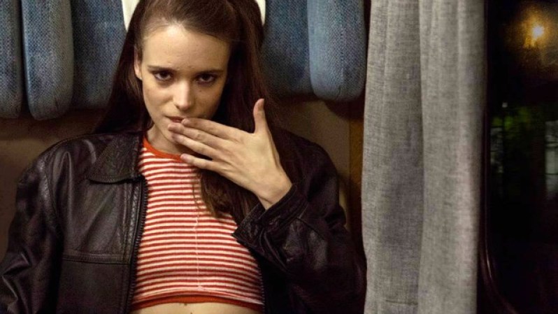 En la película, una adicta al sexo llamada Joe relata con lujo de detalle alguno de los muchos episodios de vida íntima.