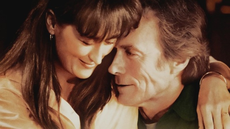 Si vives añorando al más grande amor de tu vida: “Los puentes de Madison” (The bridges of Madison County). Cuatro días que marcan una vida y llenan el corazón con el más grande amor, que alcanza para toda una vida es la historia protagonizada por Clint Eastwood y Meryll Sreep.