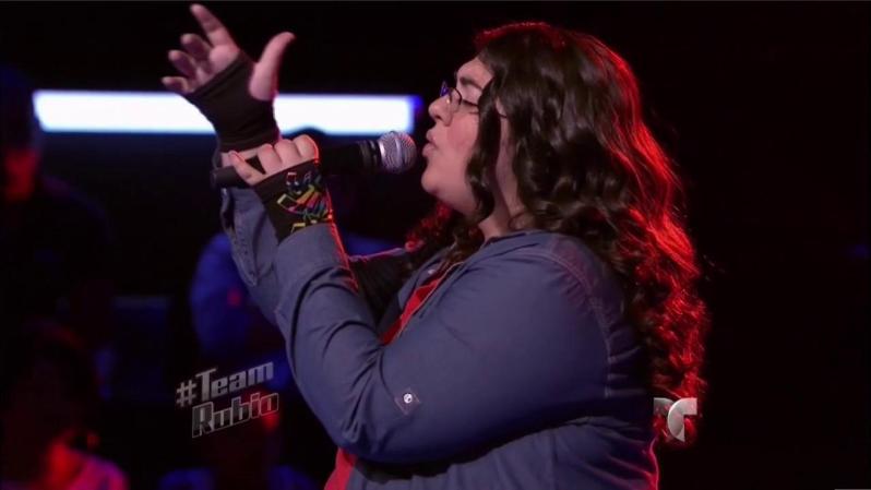 Kemily fue seleccionada por su gran voz.