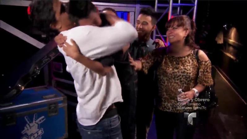 Entre risas y llanto, cuando un talento era elegido, la familia corría a abrazarlo para disfrutar con él su pase a la siguiente etapa: los shows en Vivo.