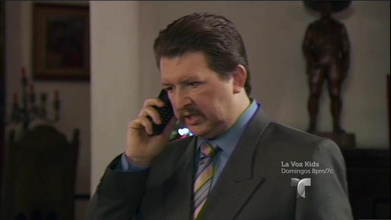 Ramiro está muy preocupado por la carpeta que desapareció. Ahora está en poder de Sonia.