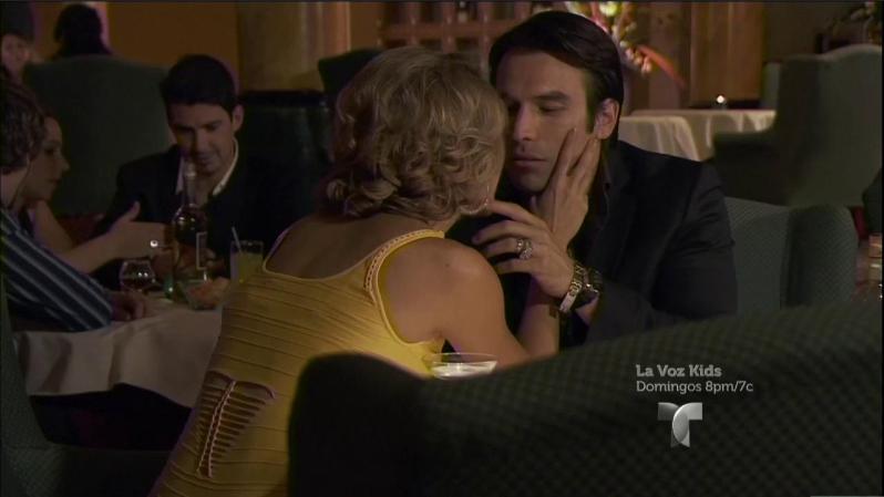 Aurelio y Mónica tienen una cita apasionada.