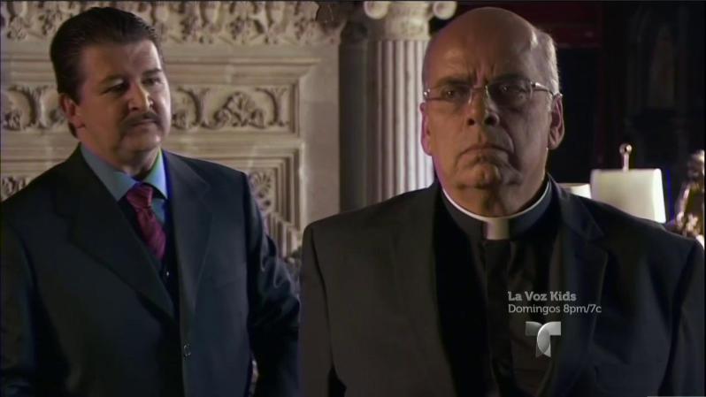 Ramiro habla con el Cardenal y lo engaña, le cuenta una versión diferente a las confesiones de Sonia.