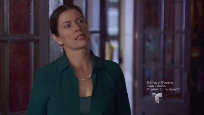 Doña Alba descubre que Aurelio trama asesinar a Don Cleto.