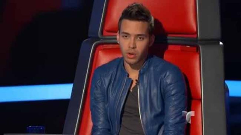 Prince Royce le dice a Paola que es su fan.