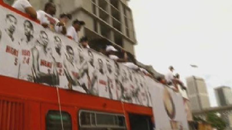 Magistral desfile de la victoria de los campeones Miami Heat