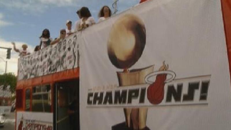 Magistral desfile de la victoria de los campeones Miami Heat