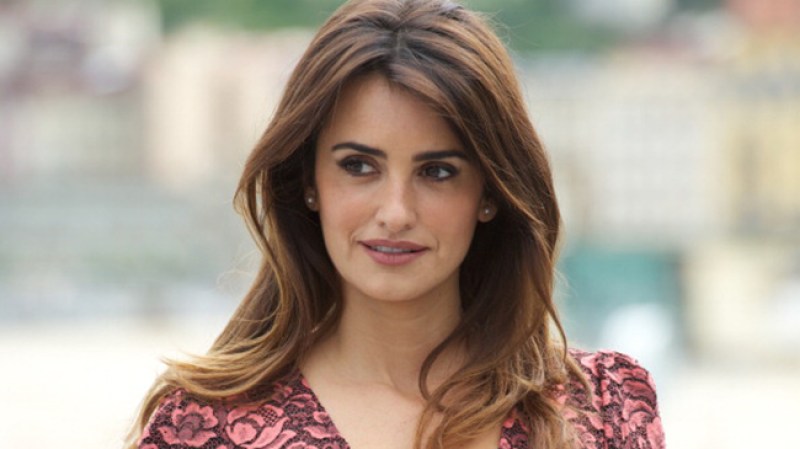 Penélope Cruz, la actriz española que conquistó el mundo (y casada con Javier Bardem, quien interpretó al villano en Skyfall) será la nueva chica Bond.