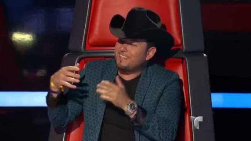 Roberto Tapia dice que le fascina la voz de Paola.