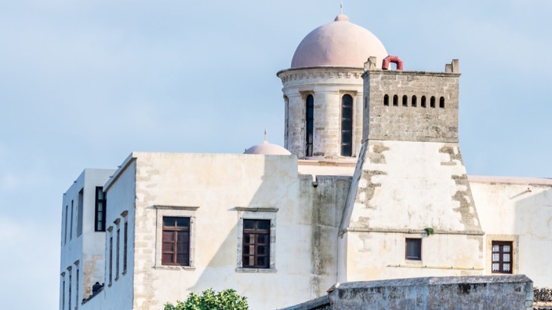 monasterio-curas-gay.jpg (800×450)