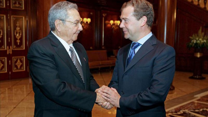Medvedev, feliz con Raúl