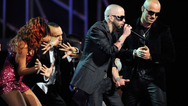Wisin y Yandel, exponentes del reggaeton, se presentan en los Premios Grammy, en Las Vegas.