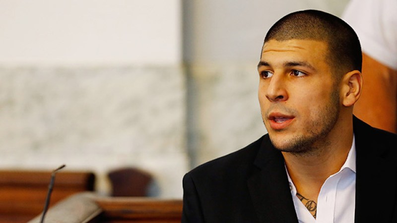Hernández también está acusado de matar a un hombre en el año 2013.