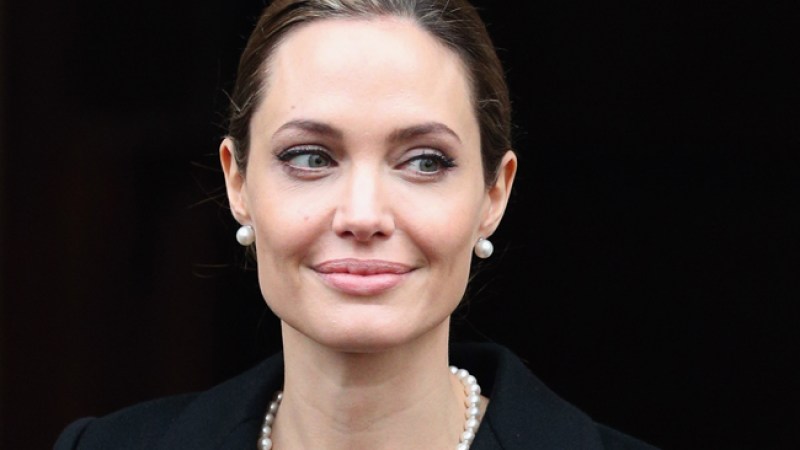 Angelina Jolie se extirpa los senos