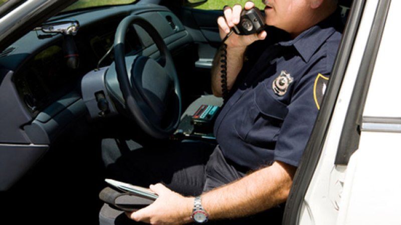 Indocumentado asiste al Sheriff