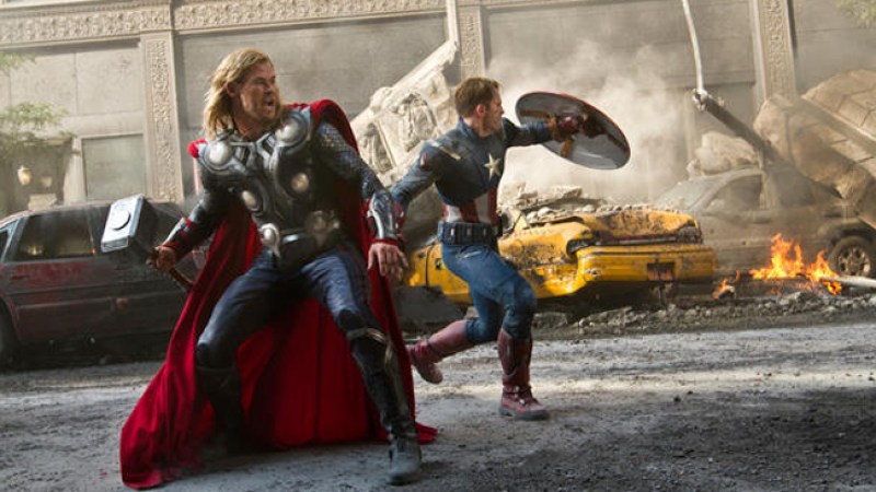 "The Avengers" por fin llega a los cines de Estados Unidos generando cientos de millones de dolares.