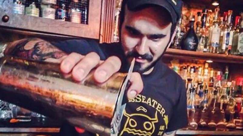 Louis Salgar, un camarero en el Shaker Shaker.