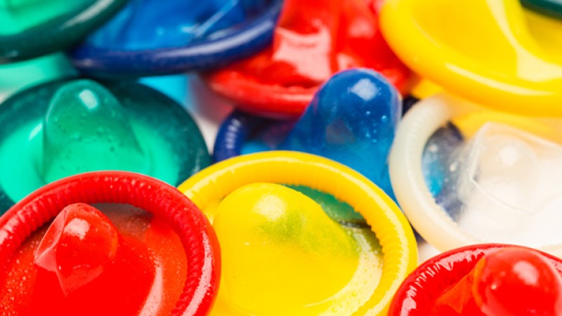Usar condón es una de las mejores maneras de evitar enfermedades de transmisión sexual.
