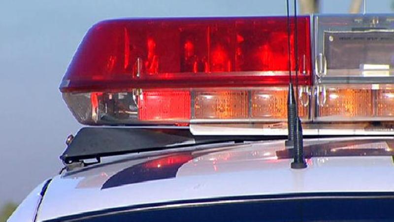 Policía arresta a mujer desnuda