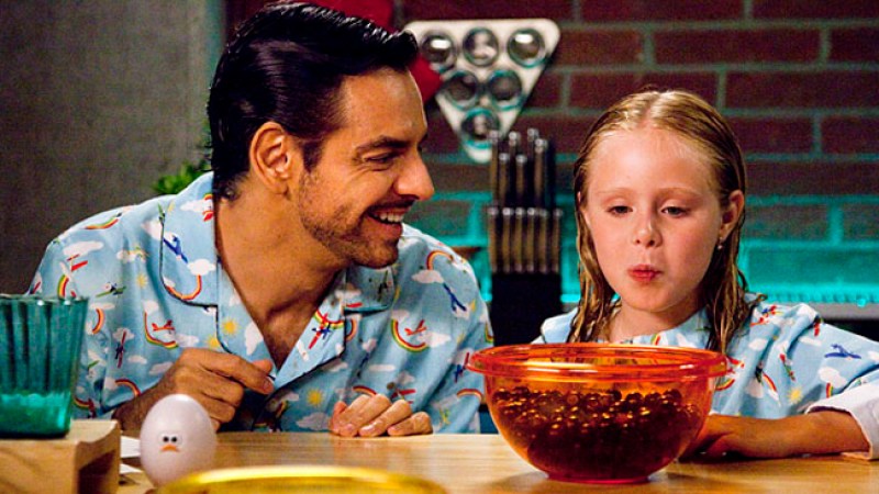 "Instructions Not Included" es coescrita, dirigida y protagonizada por el actor mexicano Eugenio Derbez.