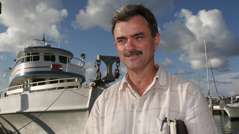 Fotografía de archivo del 15 de septiembre 2006 del presidente del Movimiento Democracia, Ramón Saúl Sánchez, durante una rueda de prensa en Cayo Hueso, Florida (EE.UU.).