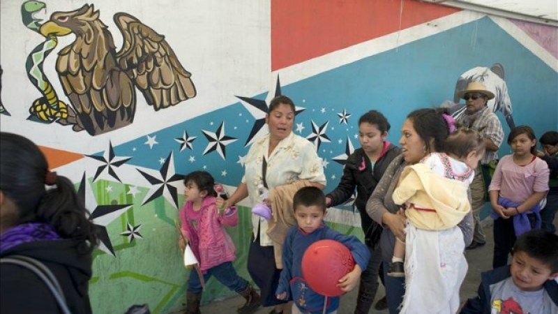 Ministros de tres países centroamericanos ajustan detalles para una campaña que desaliente la inmigración de menores a Estados Unidos.
