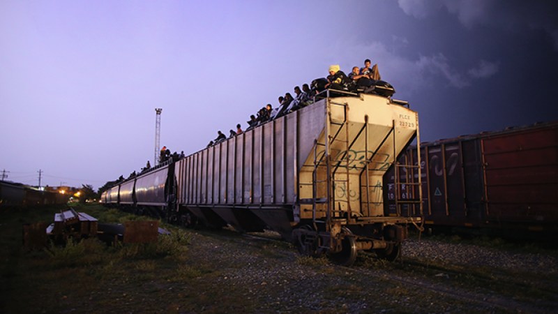 "La Bestia" ha cobrado la vida de muchos migrantes centroamericanos que se atrevieron a montar en su lomo en busca del sueño americano.