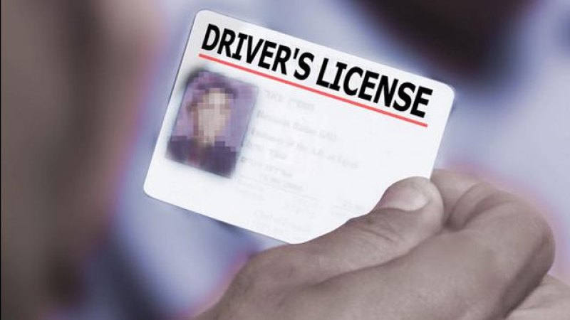 El Departamento de Vehículos Automotores dijo que está a la espera de que las autoridades de inmigración aclaren "qué documentos son aceptables como prueba de presencia legal en el país"