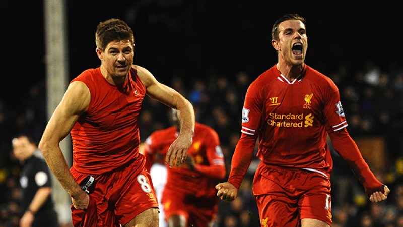 Steven Gerrard de Liverpool celebra el tercer gol del partido contra el Fulham el pasado 12 de febrero.