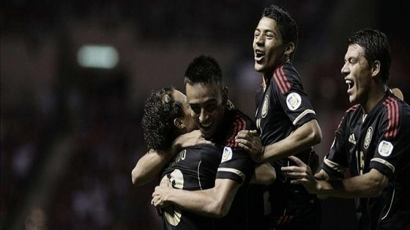 México celebra los tres puntos ante Costa Rica.