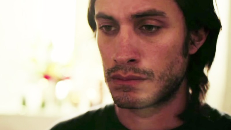 Gael García Bernal ayuda a inmigrantes