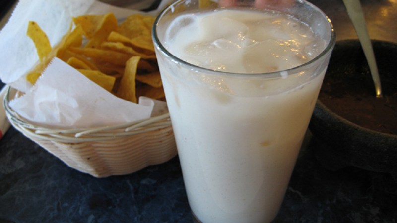 En México el agua de horchata se prepara con arroz, canela y un toque de vainilla.