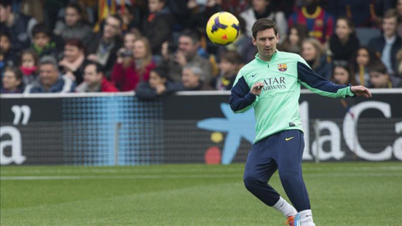 Un total de 54 días después de caer lesionado en el Benito Villamarín, el delantero del Barcelona Lionel Messi se ha dejado ver ante miles de fanáticos.