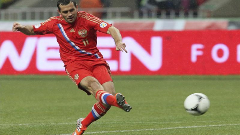 El jugador ruso Alexander Kerzhakov marca gol ante Portugal durante el partido del grupo F de la fase clasificatoria para el Mundial de Brasil 2014 disputado en Moscú, Rusia, el 12 de octubre del 2012.