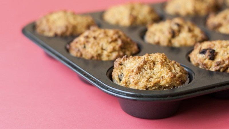 Para las personas que no pueden consumir gluten, existen otras alternativas a los productos hechos a base de trigo que contienen esta proteina.