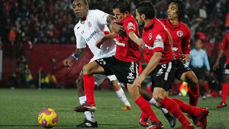 Los Xolos vencen 2-1 al Toluca con goles de sudamericanos.